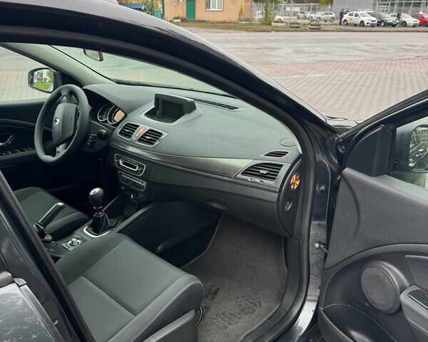 Серый Рено Меган, объемом двигателя 1.6 л и пробегом 231 тыс. км за 7800 $, фото 44 на Automoto.ua