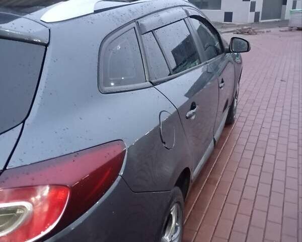 Серый Рено Меган, объемом двигателя 1.5 л и пробегом 300 тыс. км за 7000 $, фото 2 на Automoto.ua