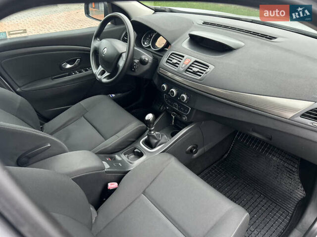 Сірий Рено Меган, об'ємом двигуна 1.6 л та пробігом 172 тис. км за 7450 $, фото 82 на Automoto.ua