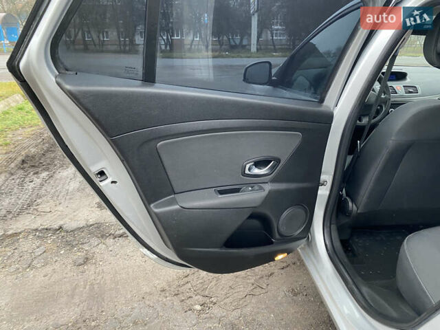 Серый Рено Меган, объемом двигателя 1.6 л и пробегом 206 тыс. км за 6850 $, фото 27 на Automoto.ua