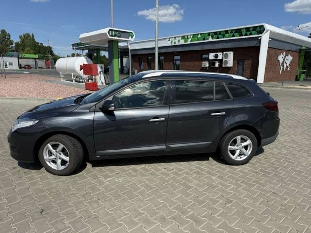 Серый Рено Меган, объемом двигателя 0 л и пробегом 143 тыс. км за 3999 $, фото 2 на Automoto.ua