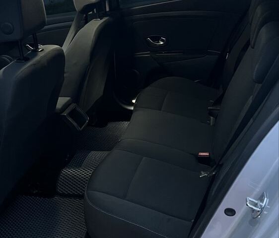 Серый Рено Меган, объемом двигателя 1.5 л и пробегом 248 тыс. км за 6500 $, фото 7 на Automoto.ua