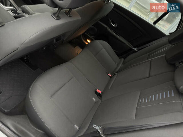 Сірий Рено Меган, об'ємом двигуна 1.6 л та пробігом 196 тис. км за 7850 $, фото 100 на Automoto.ua