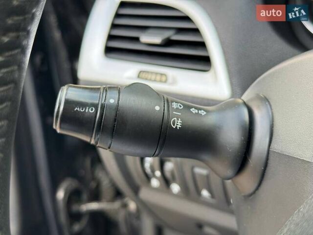 Сірий Рено Меган, об'ємом двигуна 2 л та пробігом 243 тис. км за 7190 $, фото 24 на Automoto.ua