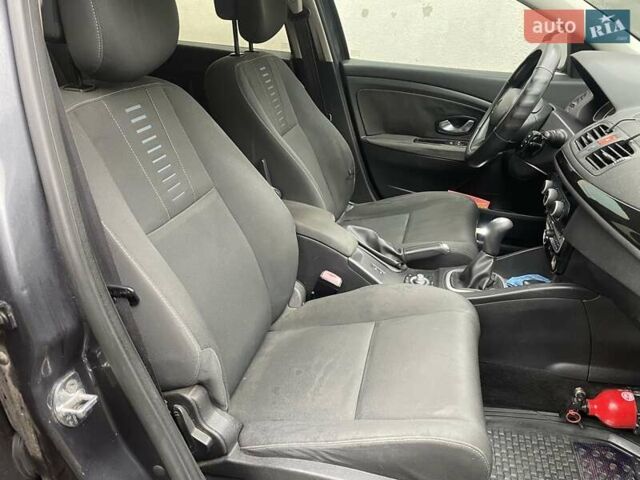 Сірий Рено Меган, об'ємом двигуна 1.46 л та пробігом 230 тис. км за 6700 $, фото 9 на Automoto.ua