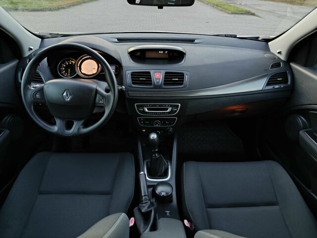 Серый Рено Меган, объемом двигателя 1.6 л и пробегом 195 тыс. км за 6750 $, фото 2 на Automoto.ua