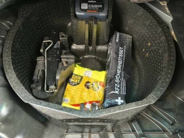 Сірий Рено Меган, об'ємом двигуна 1.4 л та пробігом 215 тис. км за 5700 $, фото 23 на Automoto.ua