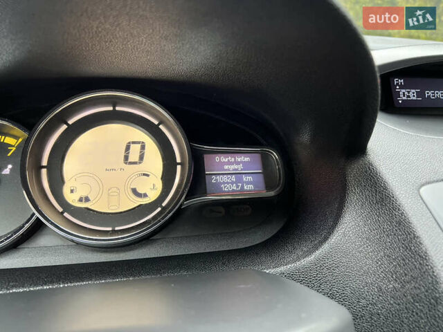 Серый Рено Меган, объемом двигателя 1.6 л и пробегом 210 тыс. км за 7399 $, фото 40 на Automoto.ua