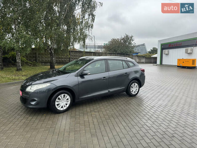 Рено Меган 2009 в Белой Церкве на Automoto.ua Серый Рено Меган, объемом двигателя 1.6 л и пробегом 231 тыс. км за 7900 $, фото 3 на Automoto.ua