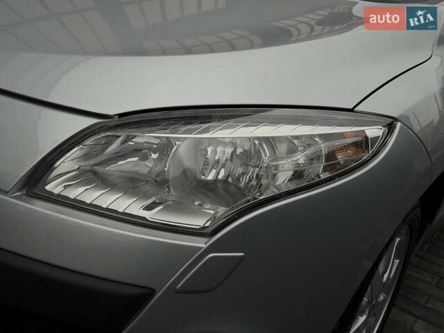 Сірий Рено Меган, об'ємом двигуна 1.6 л та пробігом 196 тис. км за 7850 $, фото 63 на Automoto.ua