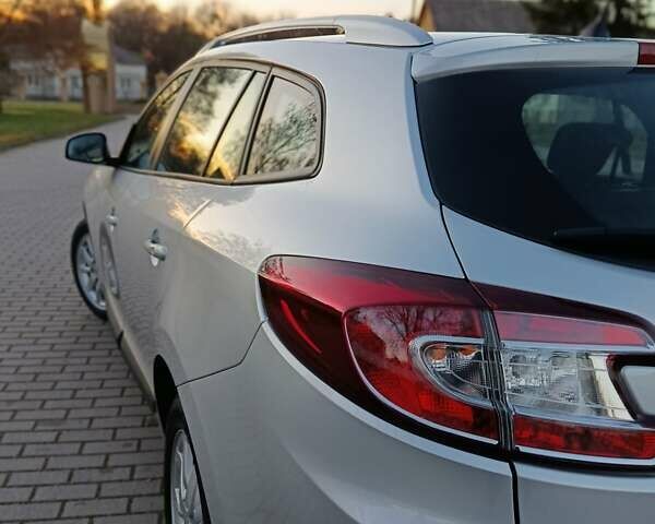 Серый Рено Меган, объемом двигателя 1.6 л и пробегом 195 тыс. км за 6800 $, фото 54 на Automoto.ua