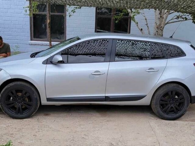 Серый Рено Меган, объемом двигателя 1.5 л и пробегом 300 тыс. км за 3500 $, фото 1 на Automoto.ua