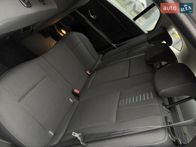 Сірий Рено Меган, об'ємом двигуна 1.6 л та пробігом 196 тис. км за 7850 $, фото 101 на Automoto.ua