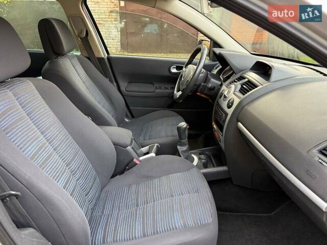 Серый Рено Меган, объемом двигателя 1.6 л и пробегом 186 тыс. км за 5800 $, фото 11 на Automoto.ua