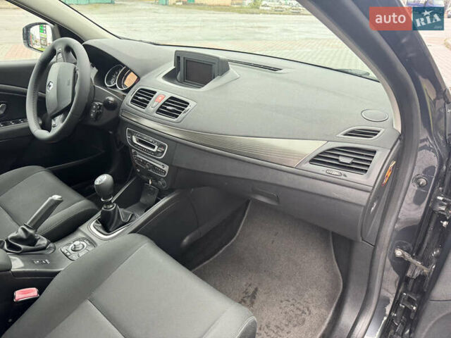 Серый Рено Меган, объемом двигателя 1.6 л и пробегом 231 тыс. км за 7800 $, фото 46 на Automoto.ua