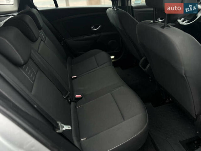 Сірий Рено Меган, об'ємом двигуна 1.6 л та пробігом 172 тис. км за 7450 $, фото 84 на Automoto.ua