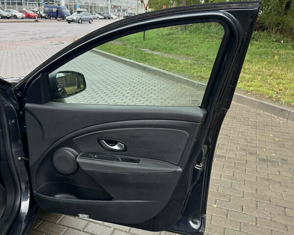 Серый Рено Меган, объемом двигателя 1.6 л и пробегом 231 тыс. км за 7800 $, фото 45 на Automoto.ua