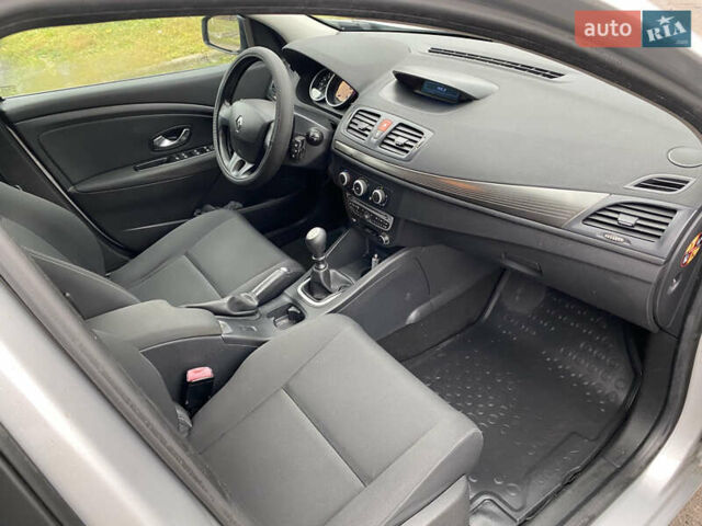 Серый Рено Меган, объемом двигателя 1.6 л и пробегом 206 тыс. км за 6850 $, фото 20 на Automoto.ua