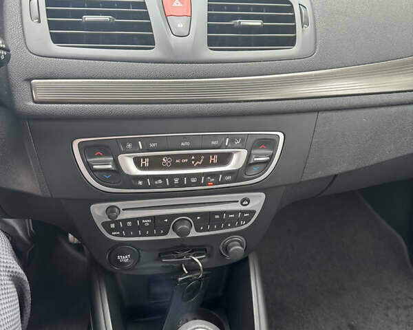 Серый Рено Меган, объемом двигателя 1.6 л и пробегом 231 тыс. км за 7800 $, фото 48 на Automoto.ua