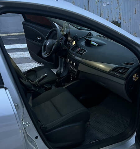 Серый Рено Меган, объемом двигателя 1.5 л и пробегом 248 тыс. км за 6500 $, фото 12 на Automoto.ua