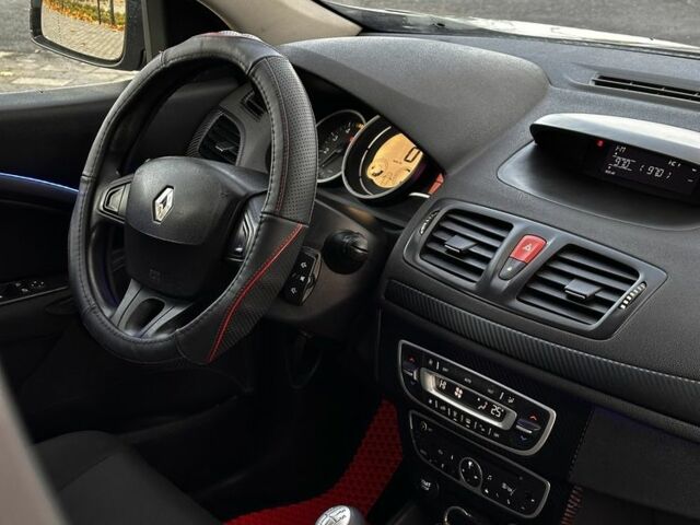 Серый Рено Меган, объемом двигателя 1.5 л и пробегом 275 тыс. км за 5350 $, фото 16 на Automoto.ua