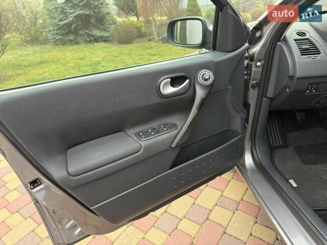 Серый Рено Меган, объемом двигателя 1.6 л и пробегом 149 тыс. км за 5400 $, фото 9 на Automoto.ua