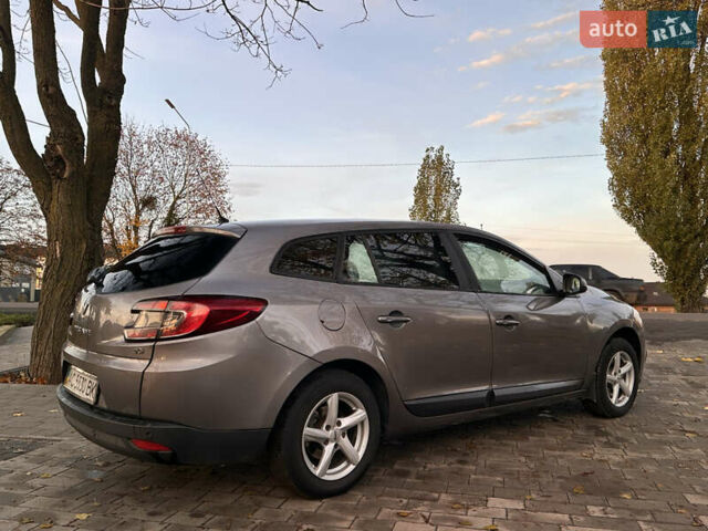 Рено Меган 2009 в Луцке на Automoto.ua Серый Рено Меган, объемом двигателя 1.5 л и пробегом 275 тыс. км за 5150 $, фото 14 на Automoto.ua