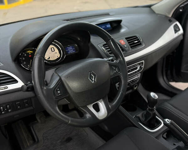 Серый Рено Меган, объемом двигателя 1.46 л и пробегом 293 тыс. км за 6299 $, фото 12 на Automoto.ua