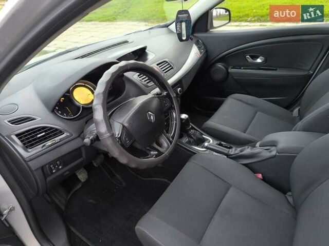 Сірий Рено Меган, об'ємом двигуна 1.46 л та пробігом 325 тис. км за 6700 $, фото 2 на Automoto.ua