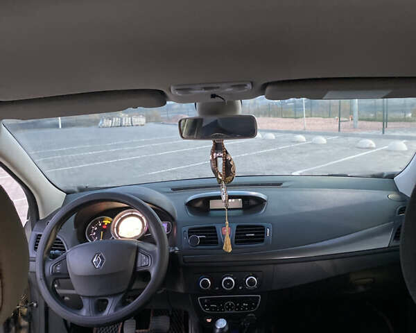 Рено Меган 2009 в Виннице на Automoto.ua Серый Рено Меган, объемом двигателя 1.46 л и пробегом 292 тыс. км за 6900 $, фото 22 на Automoto.ua
