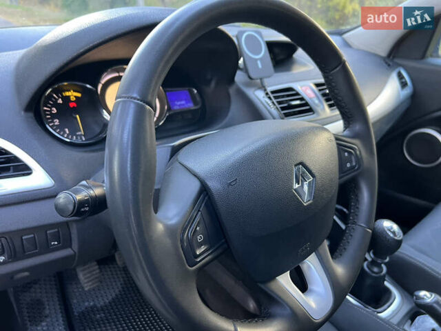 Рено Меган 2009 в Черкассах на Automoto.ua Серый Рено Меган, объемом двигателя 1.46 л и пробегом 283 тыс. км за 7700 $, фото 10 на Automoto.ua