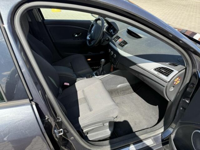 Серый Рено Меган, объемом двигателя 0 л и пробегом 143 тыс. км за 3999 $, фото 16 на Automoto.ua