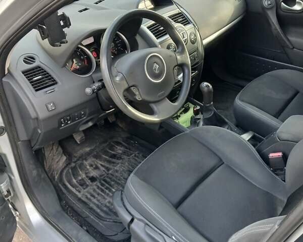 Серый Рено Меган, объемом двигателя 1.6 л и пробегом 199 тыс. км за 4900 $, фото 12 на Automoto.ua