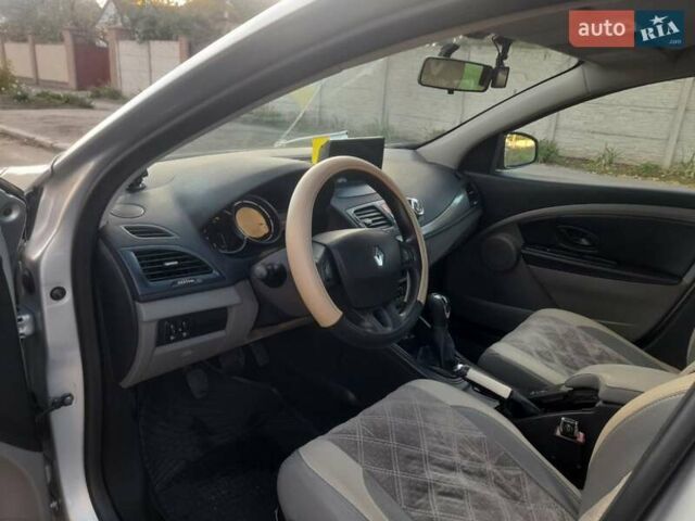 Рено Меган 2009 в Николаеве на Automoto.ua Серый Рено Меган, объемом двигателя 1.46 л и пробегом 264 тыс. км за 6400 $, фото 7 на Automoto.ua