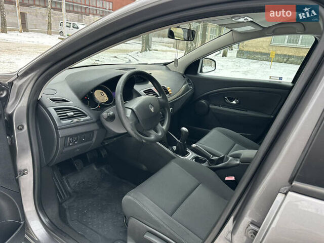 Сірий Рено Меган, об'ємом двигуна 1.6 л та пробігом 176 тис. км за 6450 $, фото 56 на Automoto.ua