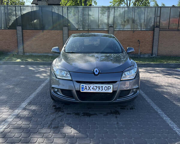 Сірий Рено Меган, об'ємом двигуна 1.46 л та пробігом 270 тис. км за 6200 $, фото 11 на Automoto.ua