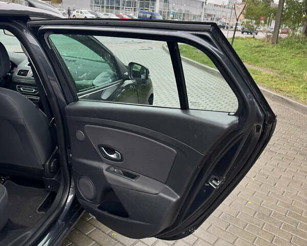 Серый Рено Меган, объемом двигателя 1.6 л и пробегом 231 тыс. км за 7800 $, фото 42 на Automoto.ua