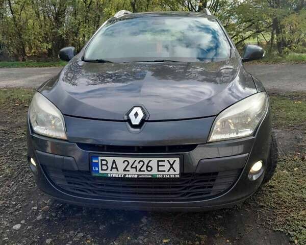 Рено Меган 2009 у Пятихатках на Automoto.ua Сірий Рено Меган, об'ємом двигуна 1.6 л та пробігом 188 тис. км за 7200 $, фото 7 на Automoto.ua
