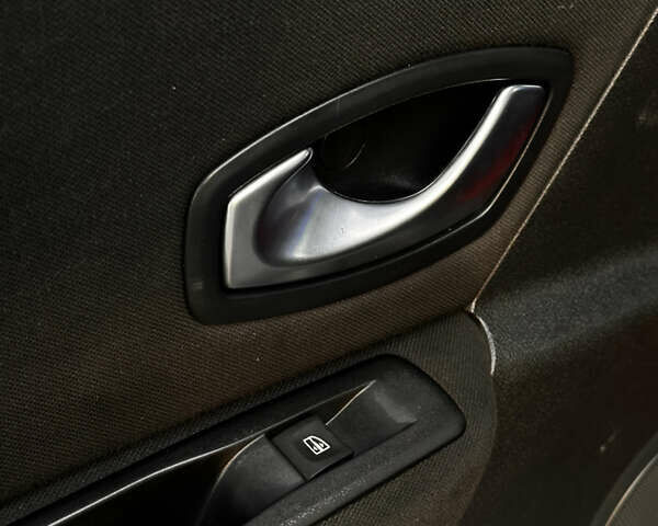 Рено Меган 2009 в Луцке на Automoto.ua Серый Рено Меган, объемом двигателя 1.5 л и пробегом 275 тыс. км за 5150 $, фото 36 на Automoto.ua