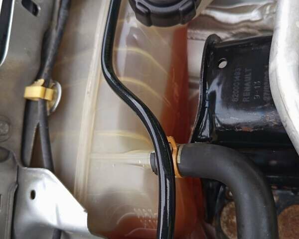 Серый Рено Меган, объемом двигателя 1.6 л и пробегом 198 тыс. км за 5800 $, фото 18 на Automoto.ua