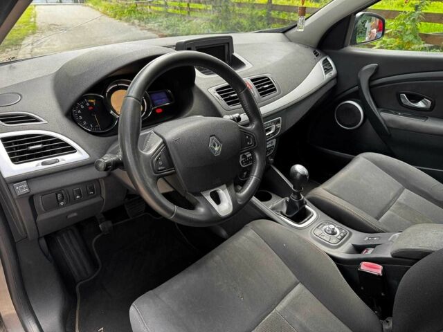 Рено Меган 2009 у Києві на Automoto.ua Сірий Рено Меган, об'ємом двигуна 1.4 л та пробігом 267 тис. км за 5390 $, фото 12 на Automoto.ua