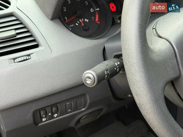 Серый Рено Меган, объемом двигателя 1.6 л и пробегом 149 тыс. км за 5400 $, фото 10 на Automoto.ua