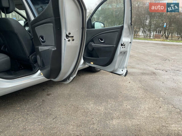 Серый Рено Меган, объемом двигателя 1.6 л и пробегом 206 тыс. км за 6850 $, фото 25 на Automoto.ua