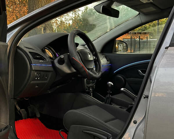 Рено Меган 2009 в Луцке на Automoto.ua Серый Рено Меган, объемом двигателя 1.5 л и пробегом 275 тыс. км за 5150 $, фото 21 на Automoto.ua
