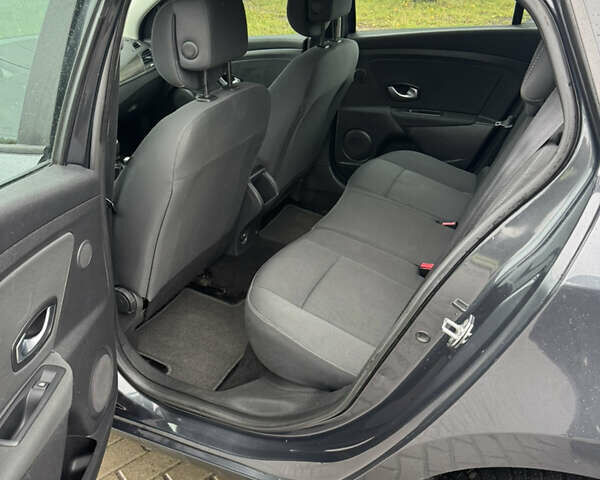 Серый Рено Меган, объемом двигателя 1.6 л и пробегом 231 тыс. км за 7800 $, фото 39 на Automoto.ua