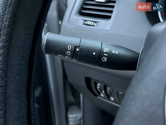 Серый Рено Меган, объемом двигателя 1.6 л и пробегом 263 тыс. км за 5590 $, фото 15 на Automoto.ua