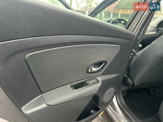 Серый Рено Меган, объемом двигателя 1.6 л и пробегом 176 тыс. км за 6500 $, фото 25 на Automoto.ua