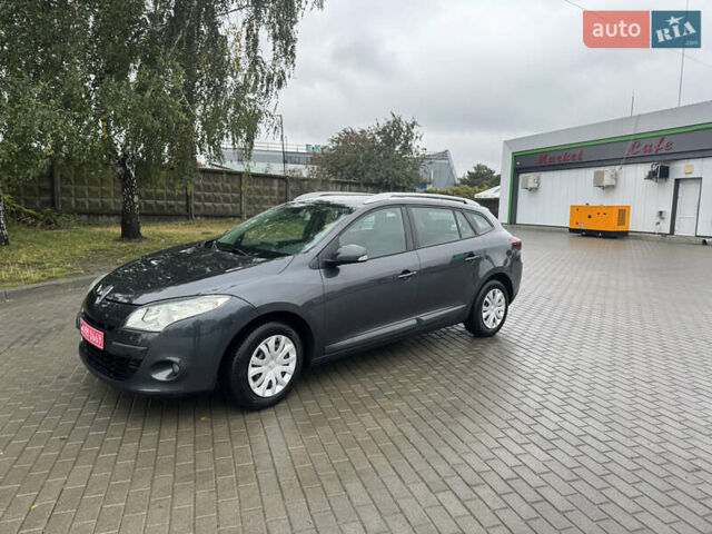 Рено Меган 2009 в Белой Церкве на Automoto.ua Серый Рено Меган, объемом двигателя 1.6 л и пробегом 231 тыс. км за 7900 $, фото 2 на Automoto.ua