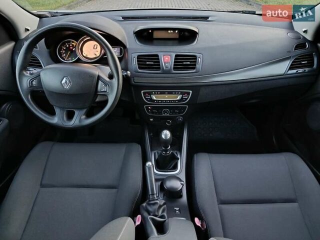 Серый Рено Меган, объемом двигателя 1.6 л и пробегом 195 тыс. км за 6800 $, фото 56 на Automoto.ua