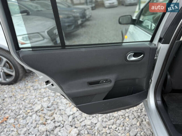 Серый Рено Меган, объемом двигателя 1.6 л и пробегом 156 тыс. км за 6850 $, фото 21 на Automoto.ua